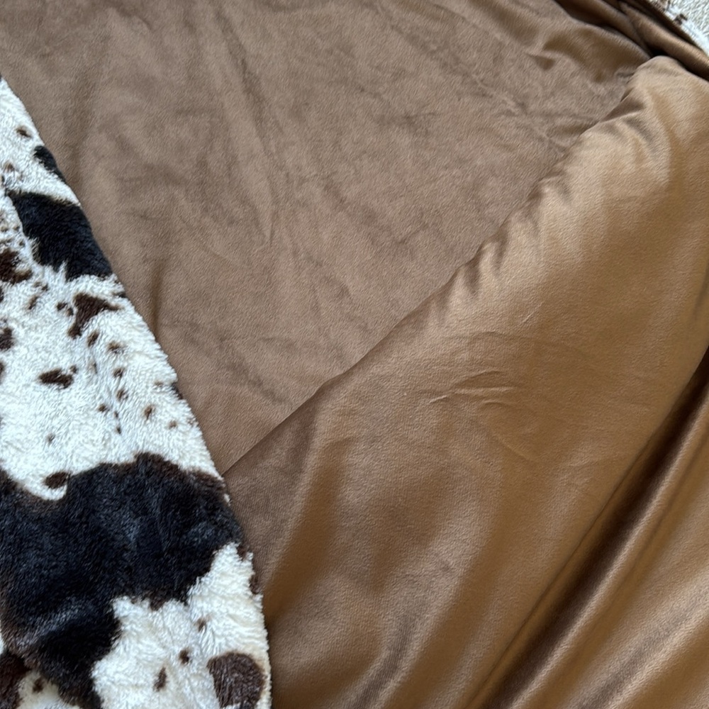 Cowhide throw-blanket - Picture 3 of 3